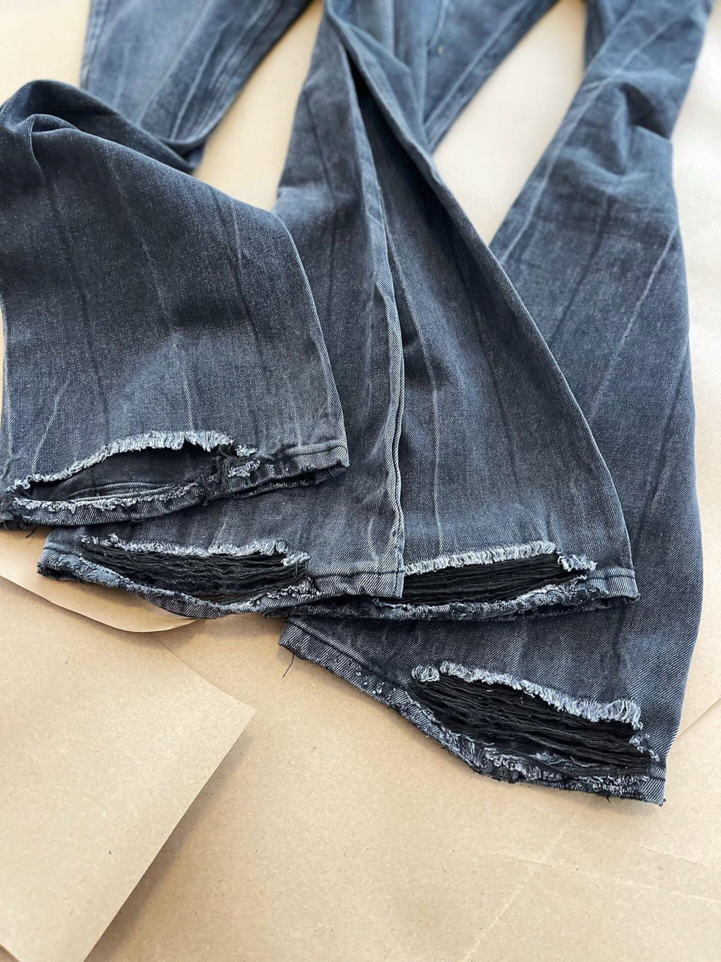 بنطلون جينز ممزق